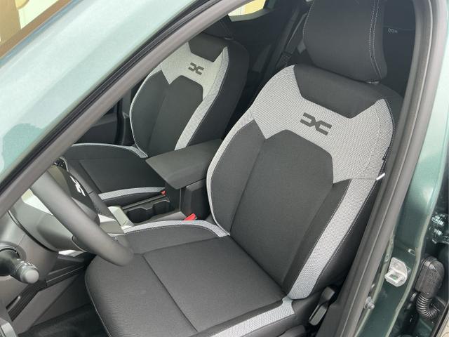 Dacia / Duster / Gr&uuml;n / Journey / Green Cedre / , Beispielbilder, ggf. teilweise mit Sonderausstattung