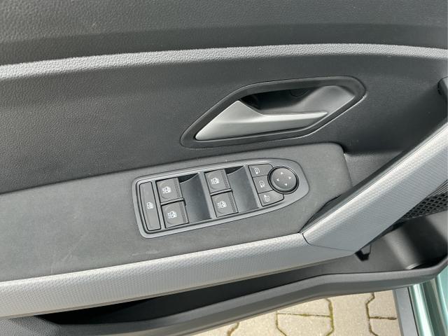 Dacia / Duster / Gr&uuml;n / Journey / Green Cedre / , Beispielbilder, ggf. teilweise mit Sonderausstattung