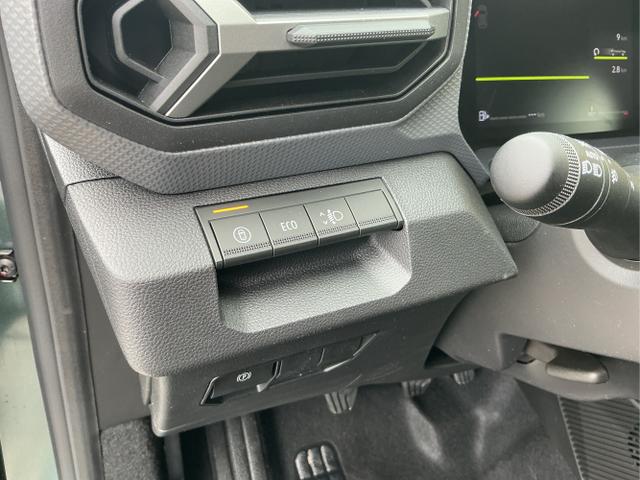 Dacia / Duster / Gr&uuml;n / Journey / Green Cedre / , Beispielbilder, ggf. teilweise mit Sonderausstattung