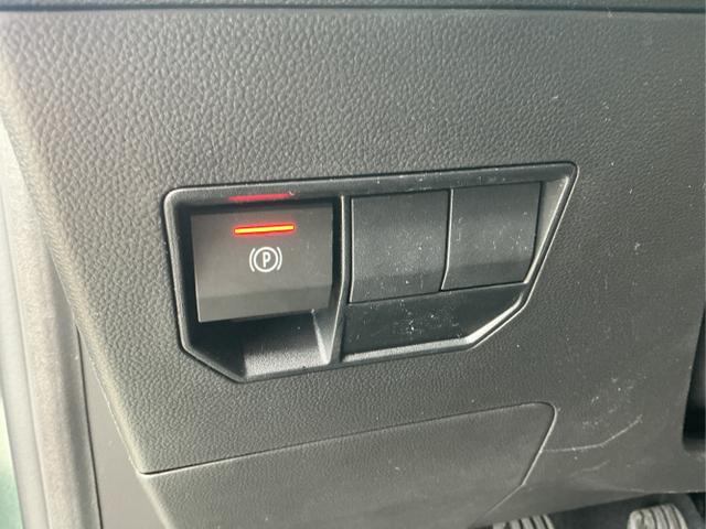 Dacia / Duster / Gr&uuml;n / Journey / Green Cedre / , Beispielbilder, ggf. teilweise mit Sonderausstattung