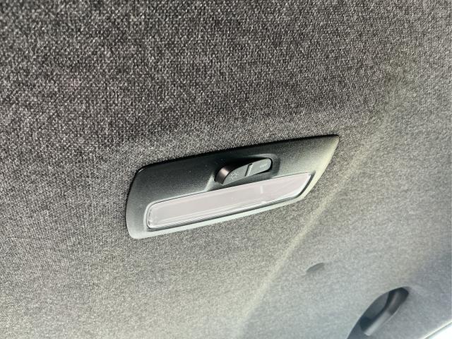 Dacia / Duster / Gr&uuml;n / Journey / Green Cedre / , Beispielbilder, ggf. teilweise mit Sonderausstattung