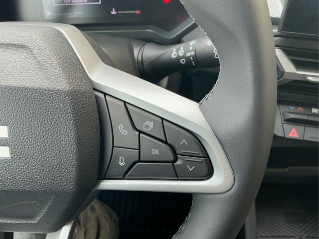 Dacia / Duster / Gr&uuml;n / Journey / Green Cedre / , Beispielbilder, ggf. teilweise mit Sonderausstattung