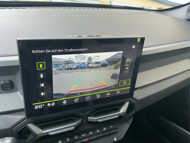 Dacia / Duster / Gr&uuml;n / Journey / Green Cedre / , Beispielbilder, ggf. teilweise mit Sonderausstattung