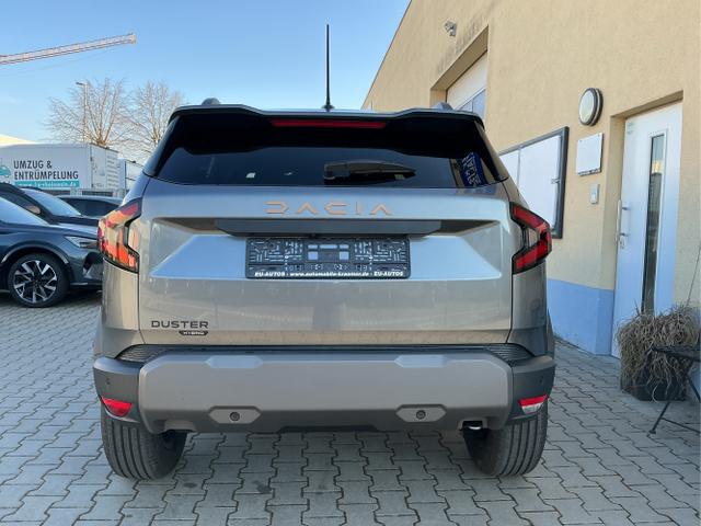 Dacia / Duster / Grau / Extreme / Grey Schiste Metalic / , Alle Fotos k&ouml;nnen Beispielbilder sein und aufpreispflichtige Extras enthalten, die genaue Ausstattung entnehmen Sie bitte dem Beschreibungstext. 