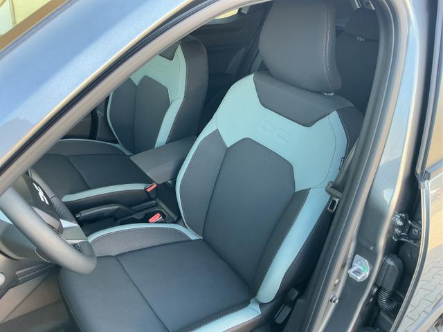 Dacia / Duster / Grau / Extreme / Grey Schiste Metalic / , Beispielbilder, ggf. teilweise mit Sonderausstattung