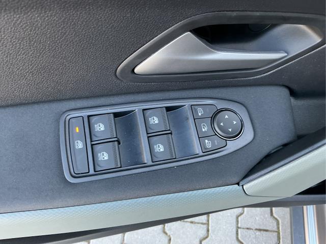 Dacia / Duster / Grau / Extreme / Grey Schiste Metalic / , Beispielbilder, ggf. teilweise mit Sonderausstattung