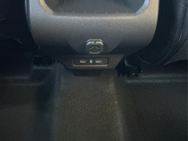 Dacia / Duster / Grau / Extreme / Grey Schiste Metalic / , Beispielbilder, ggf. teilweise mit Sonderausstattung