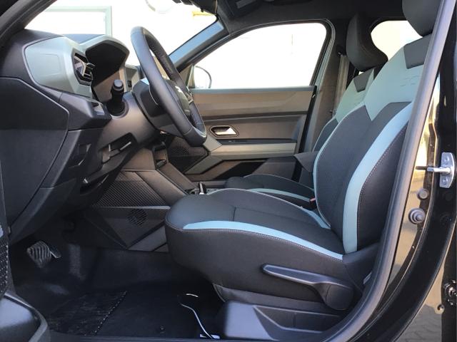 Dacia / Duster / Schwarz / Black Nacre Metalic / / , Beispielbilder, ggf. teilweise mit Sonderausstattung