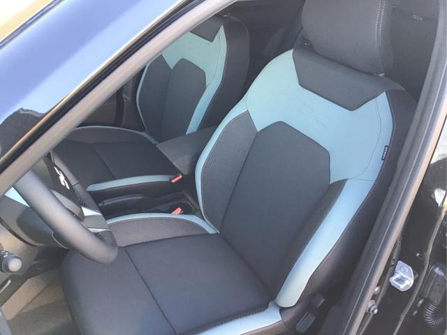 Dacia / Duster / Schwarz / Black Nacre Metalic / / , Beispielbilder, ggf. teilweise mit Sonderausstattung