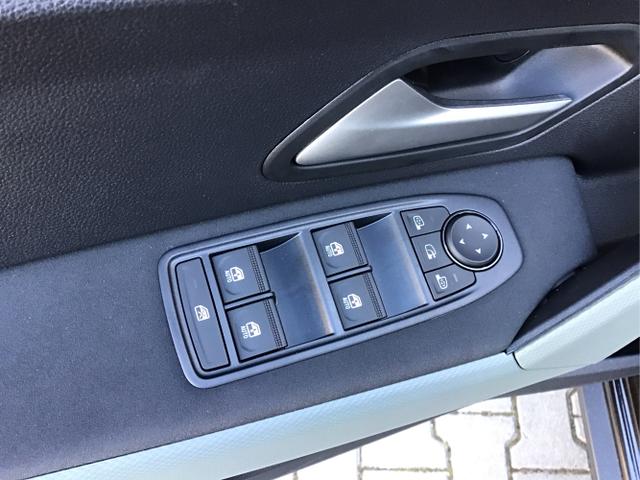 Dacia / Duster / Schwarz / Black Nacre Metalic / / , Beispielbilder, ggf. teilweise mit Sonderausstattung