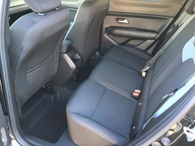 Dacia / Duster / Schwarz / Black Nacre Metalic / / , Beispielbilder, ggf. teilweise mit Sonderausstattung