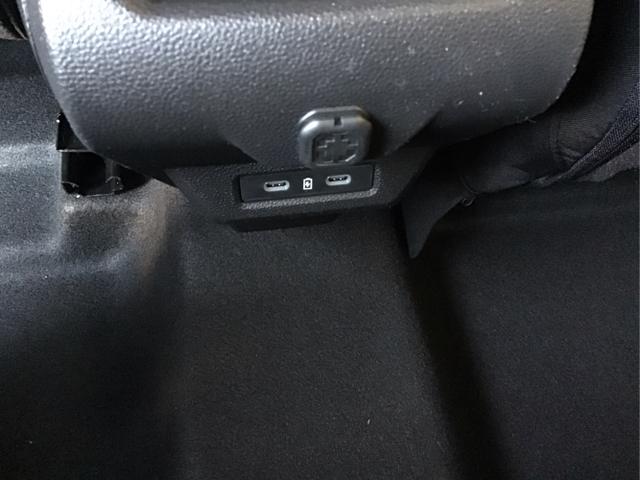 Dacia / Duster / Schwarz / Black Nacre Metalic / / , Beispielbilder, ggf. teilweise mit Sonderausstattung