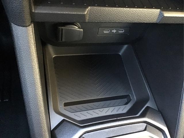 Dacia / Duster / Schwarz / Black Nacre Metalic / / , Beispielbilder, ggf. teilweise mit Sonderausstattung