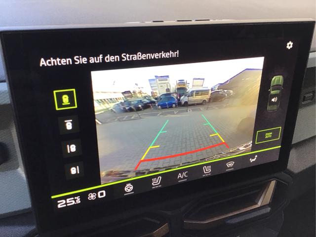 Dacia / Duster / Schwarz / Black Nacre Metalic / / , Beispielbilder, ggf. teilweise mit Sonderausstattung