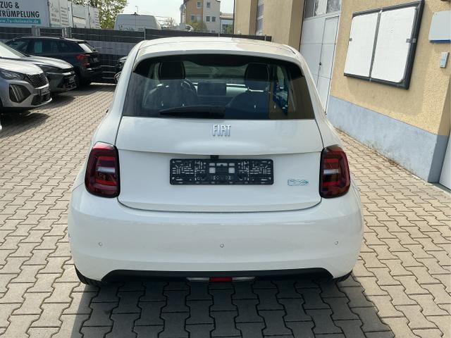 Fiat / 500e / Wei&szlig; / La Prima / Arktis Wei&szlig; / , Beispielbilder, ggf. teilweise mit Sonderausstattung