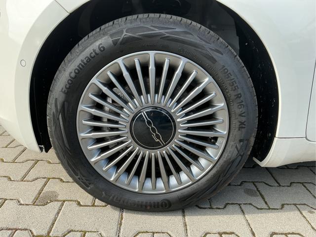 Fiat / 500e / Wei&szlig; / La Prima / Arktis Wei&szlig; / , Beispielbilder, ggf. teilweise mit Sonderausstattung