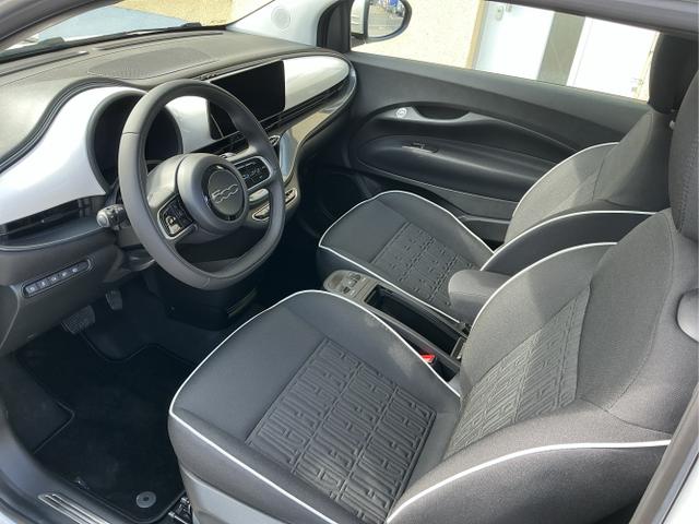 Fiat / 500e / Wei&szlig; / La Prima / Arktis Wei&szlig; / , Beispielbilder, ggf. teilweise mit Sonderausstattung