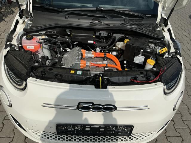 Fiat / 500e / Wei&szlig; / La Prima / Arktis Wei&szlig; / , Beispielbilder, ggf. teilweise mit Sonderausstattung