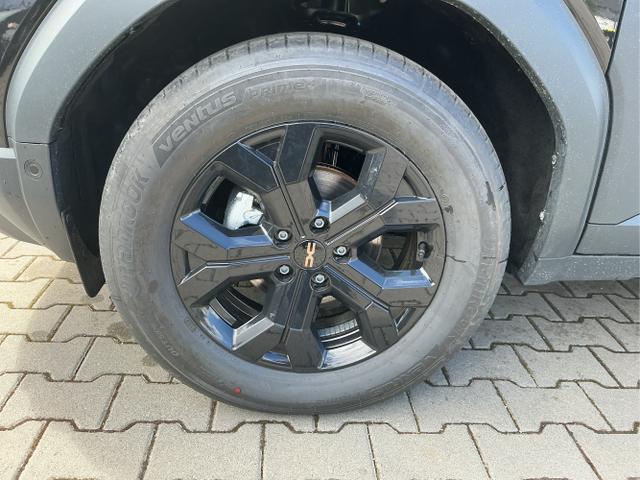 Dacia / Duster / Schwarz / Extreme / Black Nacre / , Beispielbilder, ggf. teilweise mit Sonderausstattung