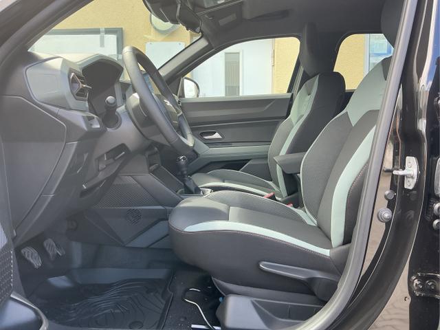 Dacia / Duster / Schwarz / Extreme / Black Nacre / , Beispielbilder, ggf. teilweise mit Sonderausstattung