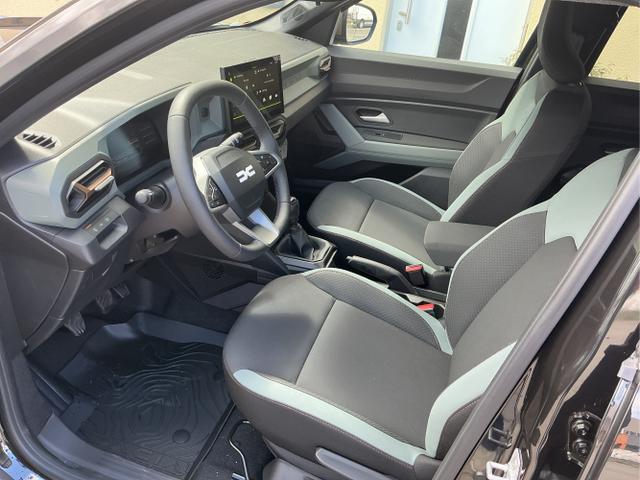 Dacia / Duster / Schwarz / Extreme / Black Nacre / , Beispielbilder, ggf. teilweise mit Sonderausstattung