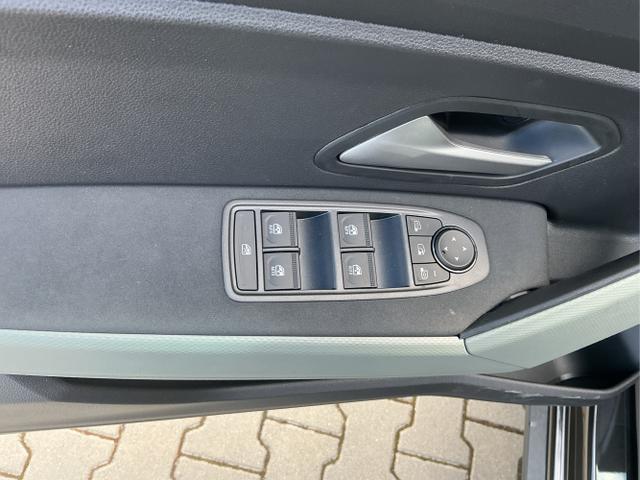 Dacia / Duster / Schwarz / Extreme / Black Nacre / , Beispielbilder, ggf. teilweise mit Sonderausstattung