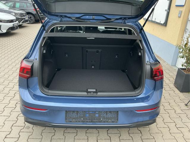 Volkswagen / Golf / Blau / Limited / Anemonenblau Metalic / , Beispielbilder, ggf. teilweise mit Sonderausstattung