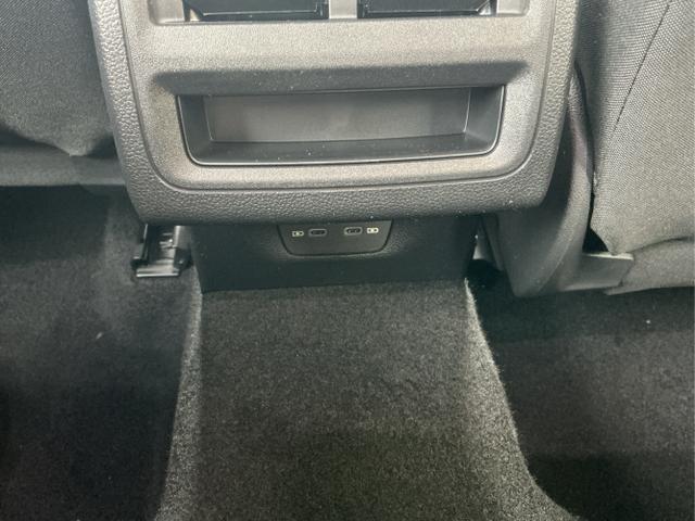 Volkswagen / Golf / Blau / Limited / Anemonenblau Metalic / , Beispielbilder, ggf. teilweise mit Sonderausstattung