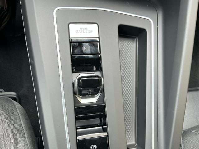 Volkswagen / Golf / Blau / Limited / Anemonenblau Metalic / , Beispielbilder, ggf. teilweise mit Sonderausstattung