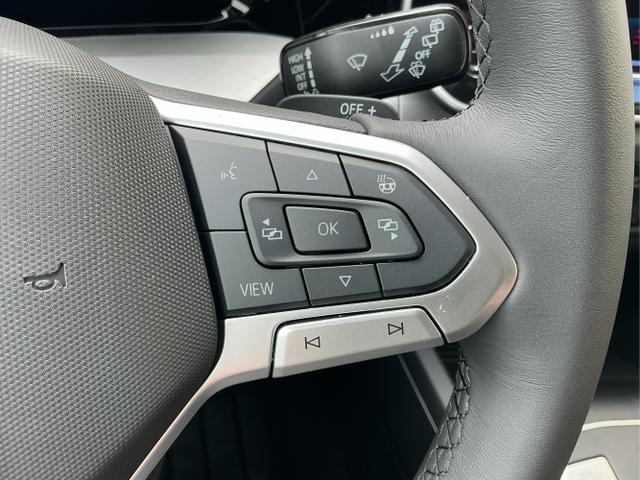 Volkswagen / Golf / Blau / Limited / Anemonenblau Metalic / , Beispielbilder, ggf. teilweise mit Sonderausstattung