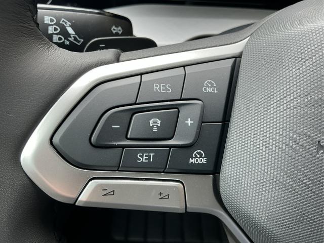 Volkswagen / Golf / Blau / Limited / Anemonenblau Metalic / , Beispielbilder, ggf. teilweise mit Sonderausstattung