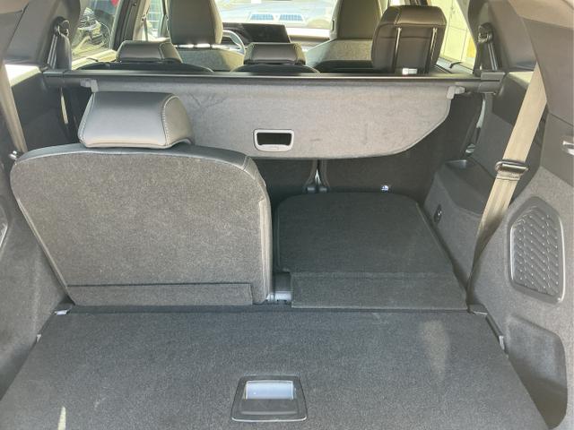 Peugeot / 5008 / Grau / GT 7-S / Titanium Grau Metalic / , Beispielbilder, ggf. teilweise mit Sonderausstattung