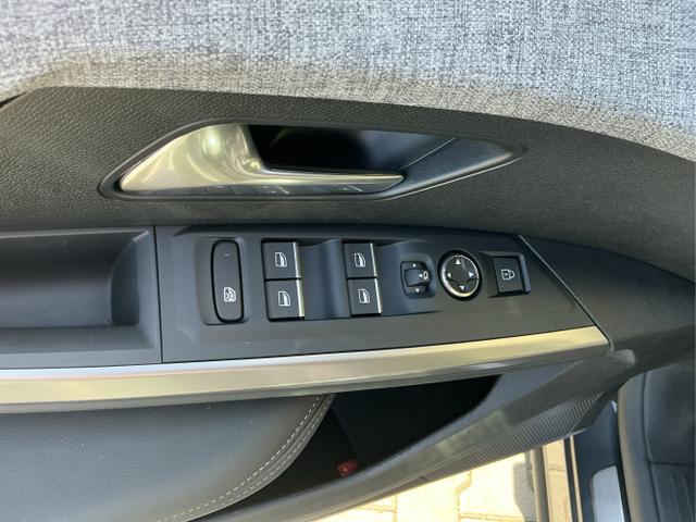 Peugeot / 5008 / Grau / GT 7-S / Titanium Grau Metalic / , Beispielbilder, ggf. teilweise mit Sonderausstattung