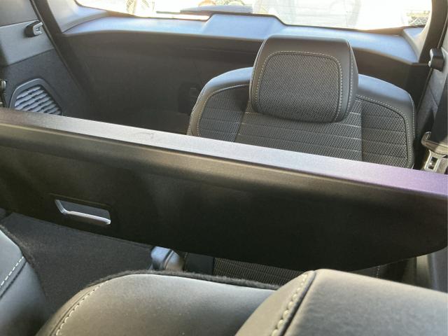 Peugeot / 5008 / Grau / GT 7-S / Titanium Grau Metalic / , Beispielbilder, ggf. teilweise mit Sonderausstattung