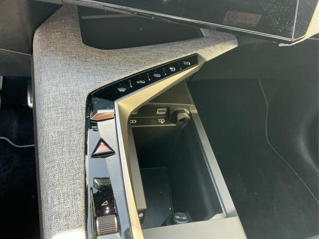 Peugeot / 5008 / Grau / GT 7-S / Titanium Grau Metalic / , Beispielbilder, ggf. teilweise mit Sonderausstattung