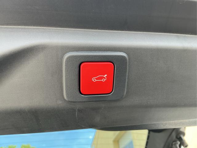 Peugeot / 3008 / Blau / Hybrid 145 / Bleu Ingaro Metalic / , Beispielbilder, ggf. teilweise mit Sonderausstattung