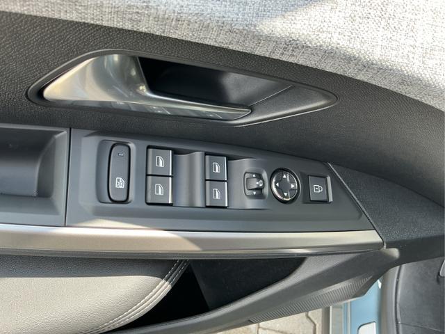 Peugeot / 3008 / Blau / Hybrid 145 / Bleu Ingaro Metalic / , Beispielbilder, ggf. teilweise mit Sonderausstattung
