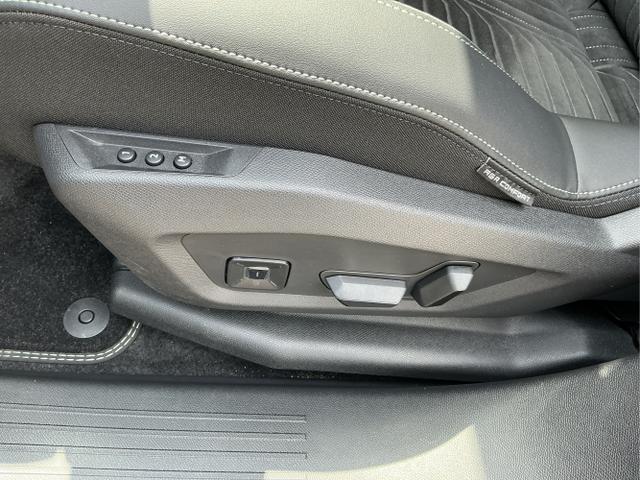 Peugeot / 3008 / Blau / Hybrid 145 / Bleu Ingaro Metalic / , Beispielbilder, ggf. teilweise mit Sonderausstattung