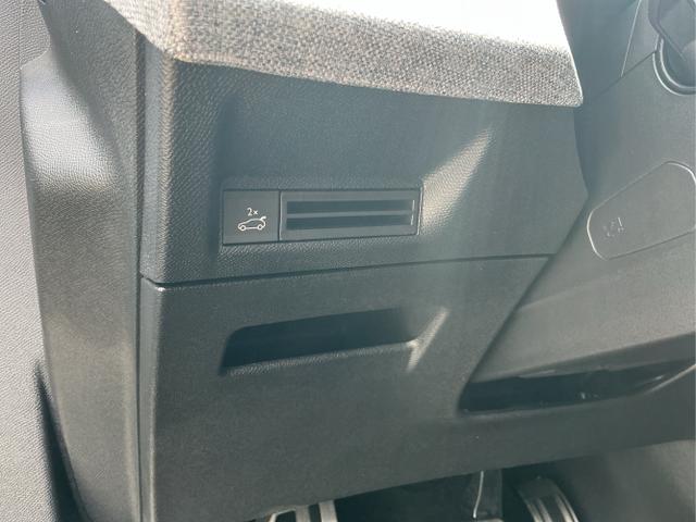 Peugeot / 3008 / Blau / Hybrid 145 / Bleu Ingaro Metalic / , Beispielbilder, ggf. teilweise mit Sonderausstattung