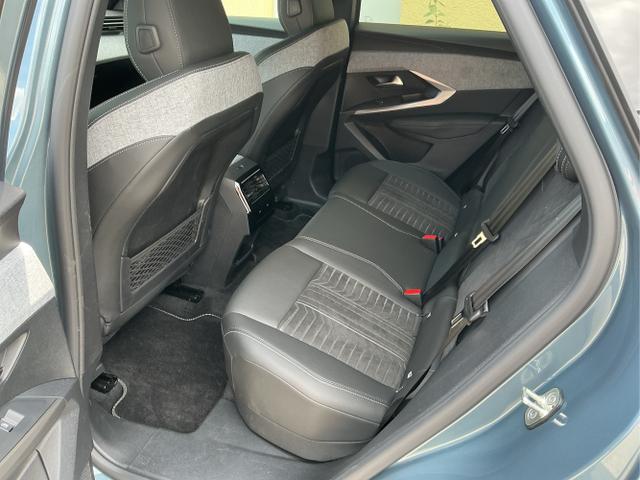 Peugeot / 3008 / Blau / Hybrid 145 / Bleu Ingaro Metalic / , Beispielbilder, ggf. teilweise mit Sonderausstattung