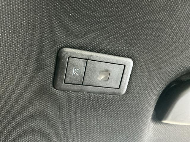 Peugeot / 3008 / Blau / Hybrid 145 / Bleu Ingaro Metalic / , Beispielbilder, ggf. teilweise mit Sonderausstattung