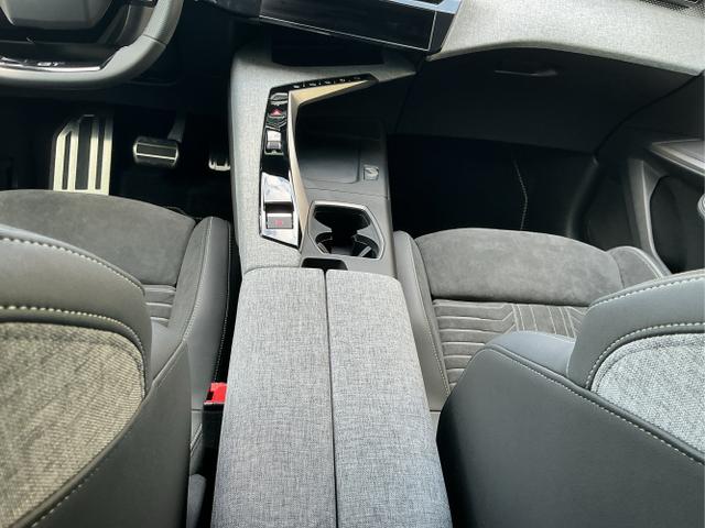 Peugeot / 3008 / Blau / Hybrid 145 / Bleu Ingaro Metalic / , Beispielbilder, ggf. teilweise mit Sonderausstattung