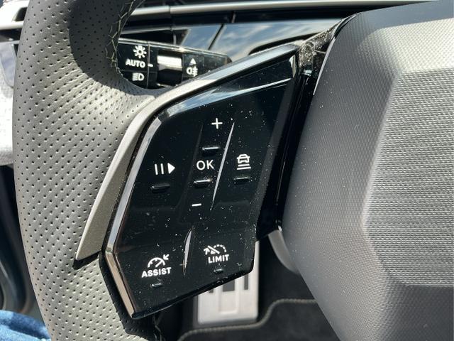 Peugeot / 3008 / Blau / Hybrid 145 / Bleu Ingaro Metalic / , Beispielbilder, ggf. teilweise mit Sonderausstattung