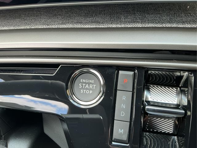 Peugeot / 3008 / Blau / Hybrid 145 / Bleu Ingaro Metalic / , Beispielbilder, ggf. teilweise mit Sonderausstattung
