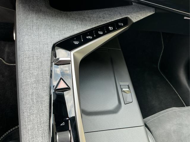 Peugeot / 3008 / Blau / Hybrid 145 / Bleu Ingaro Metalic / , Beispielbilder, ggf. teilweise mit Sonderausstattung
