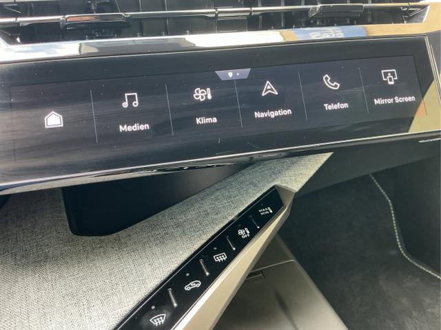Peugeot / 3008 / Blau / Hybrid 145 / Bleu Ingaro Metalic / , Beispielbilder, ggf. teilweise mit Sonderausstattung