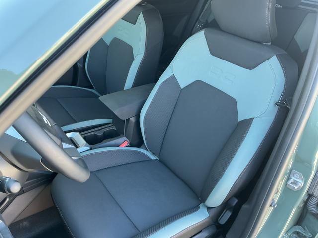 Dacia / Duster / Gr&uuml;n / Extreme / Dusty Khaki / , Beispielbilder, ggf. teilweise mit Sonderausstattung