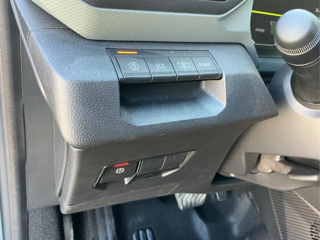 Dacia / Duster / Gr&uuml;n / Extreme / Dusty Khaki / , Beispielbilder, ggf. teilweise mit Sonderausstattung