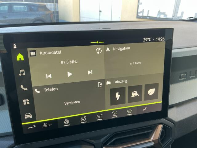 Dacia / Duster / Gr&uuml;n / Extreme / Dusty Khaki / , Beispielbilder, ggf. teilweise mit Sonderausstattung