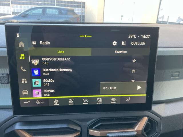 Dacia / Duster / Gr&uuml;n / Extreme / Dusty Khaki / , Beispielbilder, ggf. teilweise mit Sonderausstattung